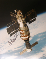 # iph298 Svetlana Savitskaya autographed Salyut-7/Soyuz T-12 photo